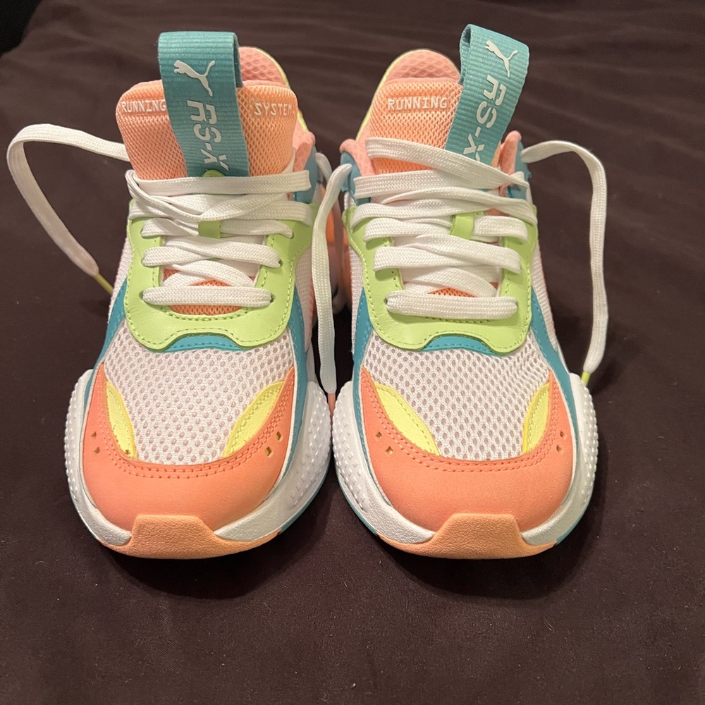 ((SOLD))Women’s running shoes